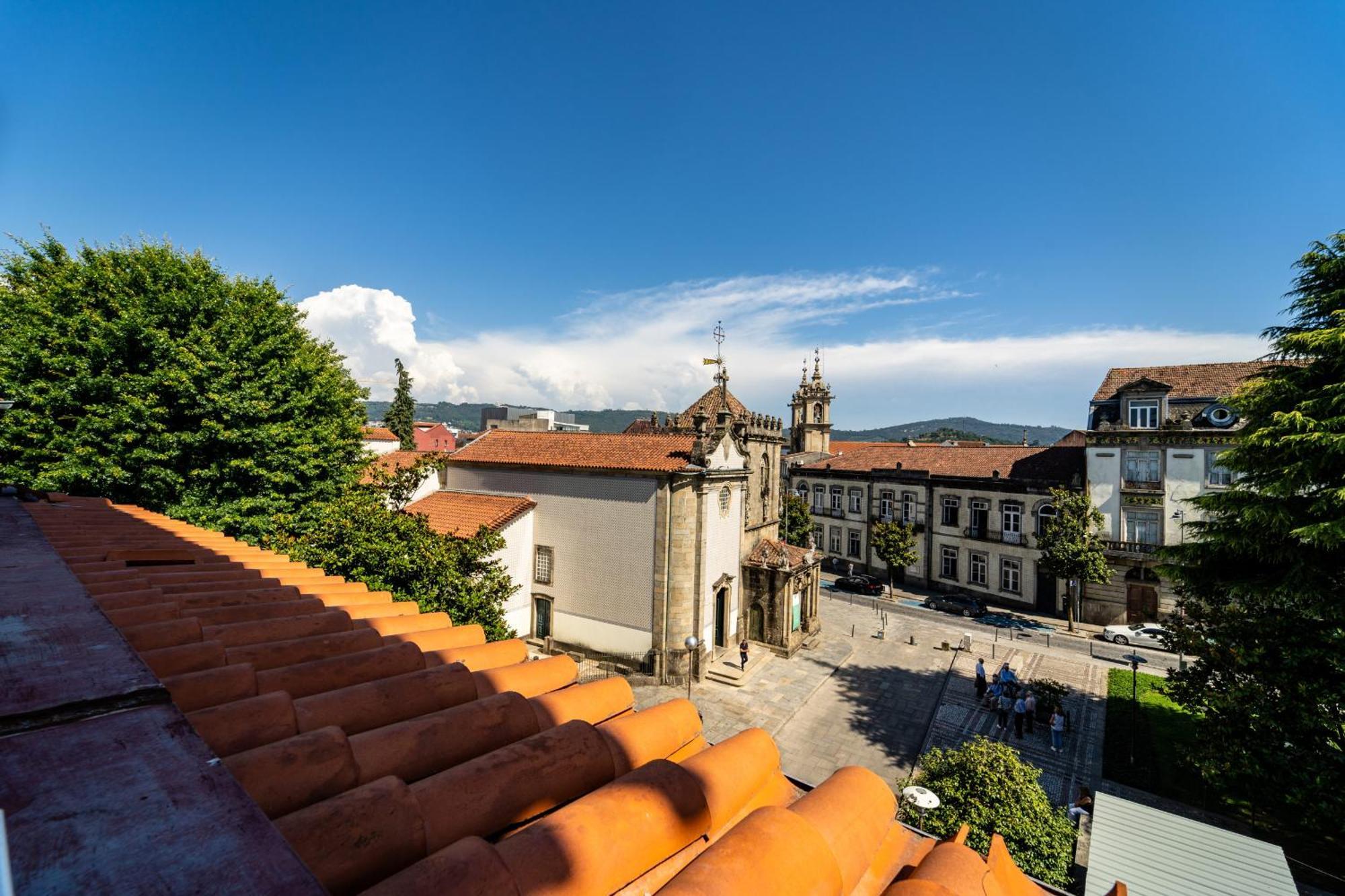 On The Square Flat - City Center By House And People Braga Buitenkant foto